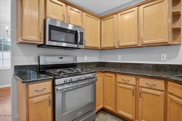 12 Kara Lane, Clifton Park, NY 12065