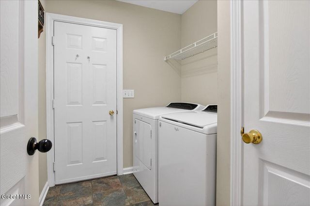 12 Kara Lane, Clifton Park, NY 12065