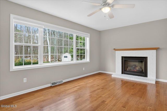 12 Kara Lane, Clifton Park, NY 12065