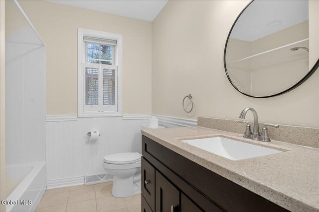 12 Kara Lane, Clifton Park, NY 12065