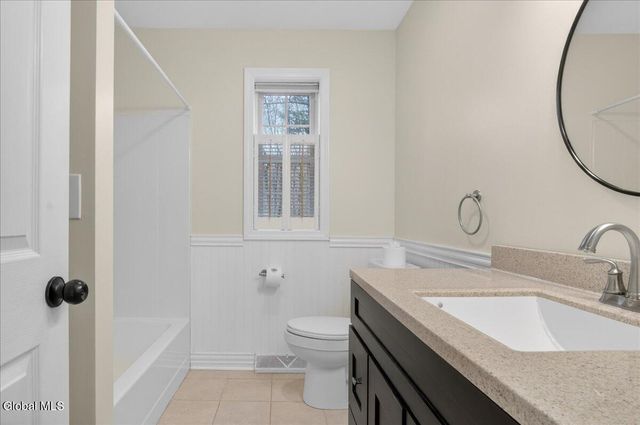 12 Kara Lane, Clifton Park, NY 12065