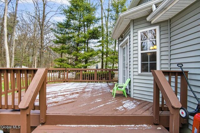 12 Kara Lane, Clifton Park, NY 12065