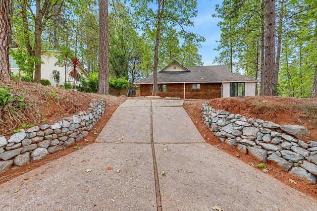 11415 Francis Dr, Grass Valley, CA 95949