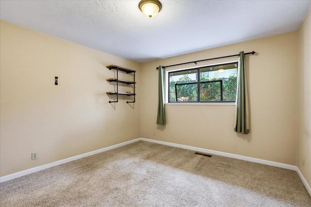 11415 Francis Dr, Grass Valley, CA 95949