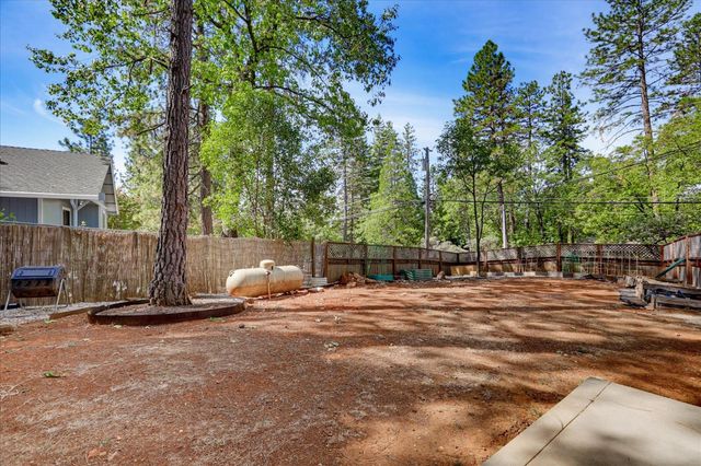 11415 Francis Dr, Grass Valley, CA 95949