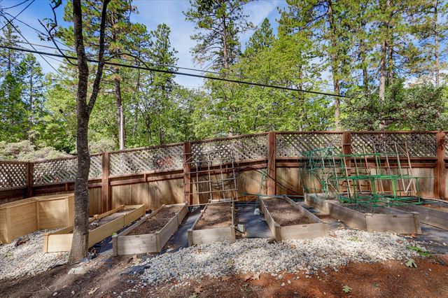 11415 Francis Dr, Grass Valley, CA 95949