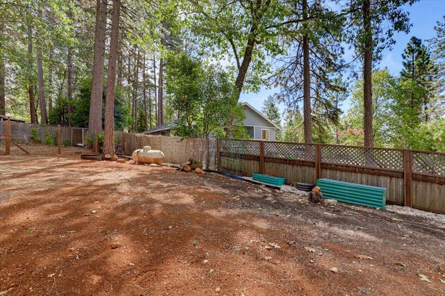 11415 Francis Dr, Grass Valley, CA 95949
