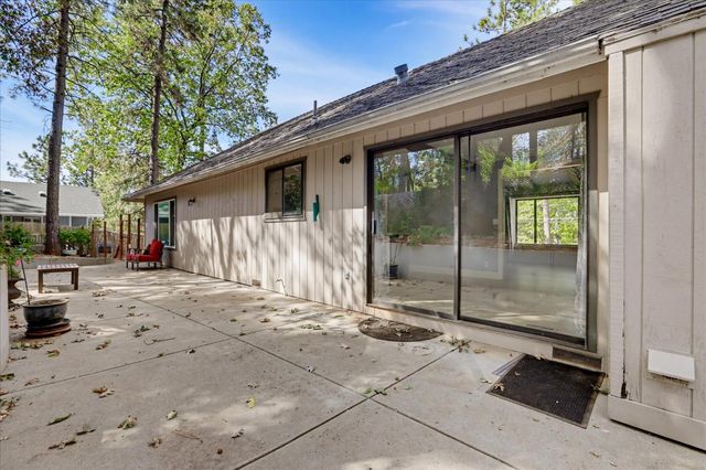 11415 Francis Dr, Grass Valley, CA 95949