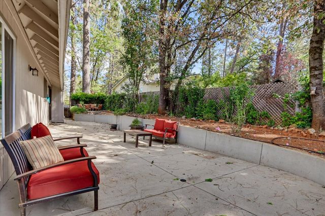 11415 Francis Dr, Grass Valley, CA 95949