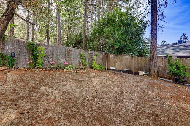 11415 Francis Dr, Grass Valley, CA 95949