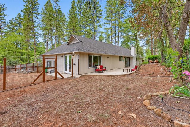 11415 Francis Dr, Grass Valley, CA 95949