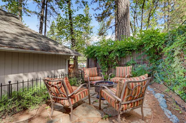 11415 Francis Dr, Grass Valley, CA 95949