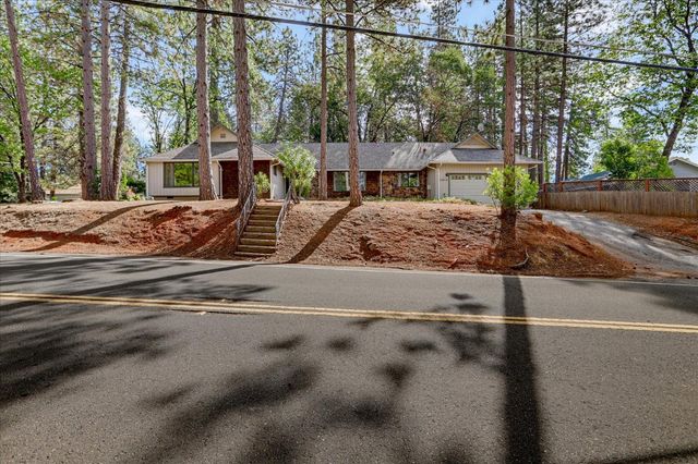 11415 Francis Dr, Grass Valley, CA 95949
