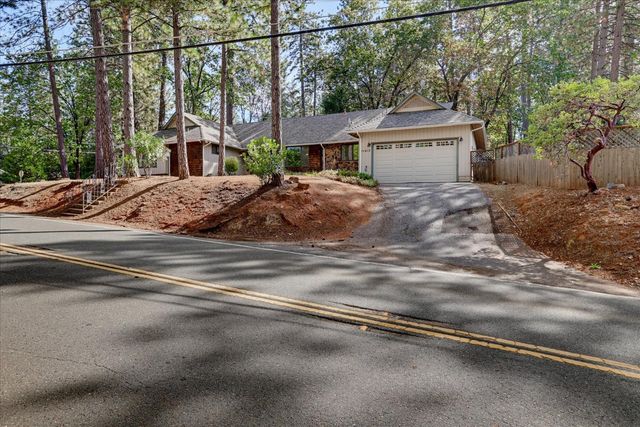 11415 Francis Dr, Grass Valley, CA 95949
