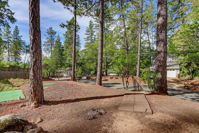 11415 Francis Dr, Grass Valley, CA 95949