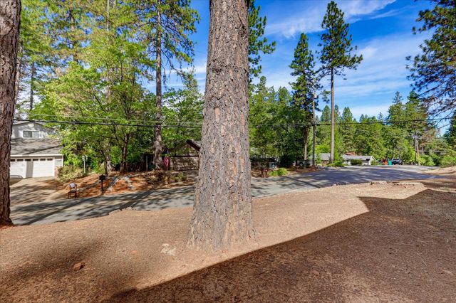 11415 Francis Dr, Grass Valley, CA 95949