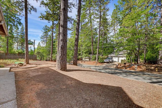 11415 Francis Dr, Grass Valley, CA 95949
