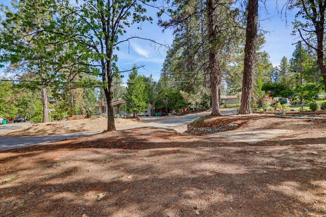 11415 Francis Dr, Grass Valley, CA 95949