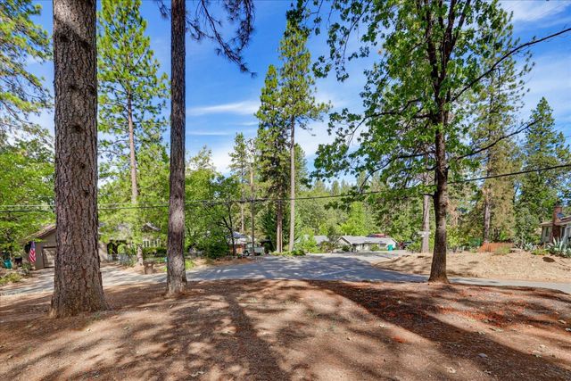 11415 Francis Dr, Grass Valley, CA 95949