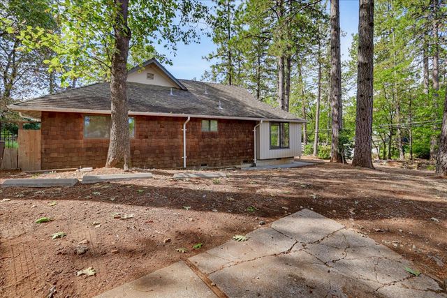 11415 Francis Dr, Grass Valley, CA 95949