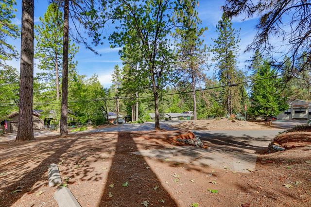 11415 Francis Dr, Grass Valley, CA 95949