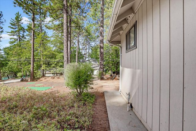 11415 Francis Dr, Grass Valley, CA 95949