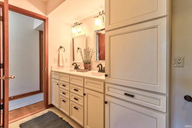 5797 Jeffrey Lane, Newburgh, IN 47630