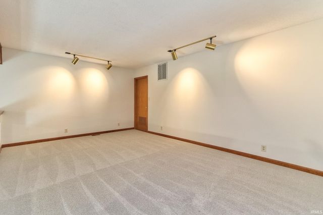 5797 Jeffrey Lane, Newburgh, IN 47630