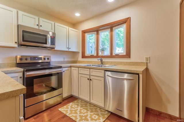 5797 Jeffrey Lane, Newburgh, IN 47630