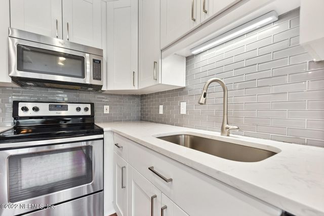 1701 THE GREENS Way 1822, Jacksonville Beach, FL 32250