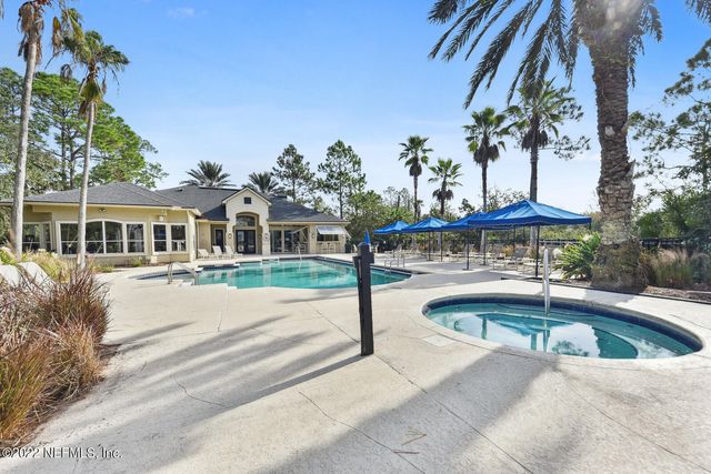 1701 THE GREENS Way 1822, Jacksonville Beach, FL 32250