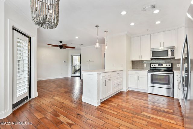 1701 THE GREENS Way 1822, Jacksonville Beach, FL 32250