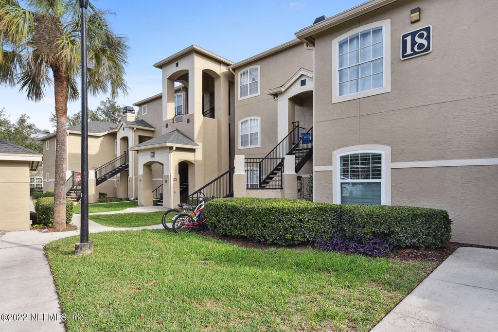 1701 THE GREENS Way 1822, Jacksonville Beach, FL 32250