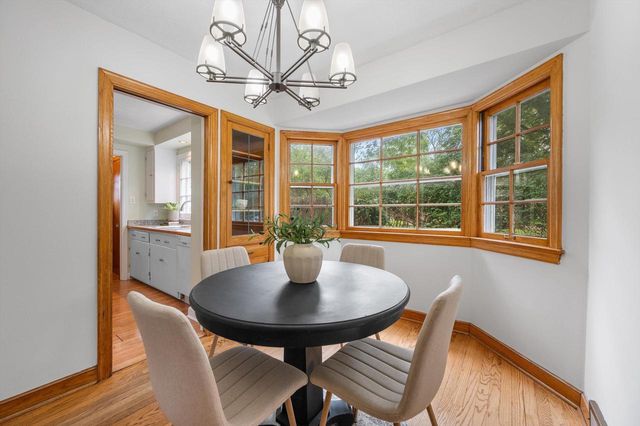 7020 N Rockledge AVENUE, Glendale, WI 53209