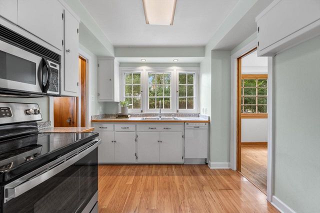 7020 N Rockledge AVENUE, Glendale, WI 53209