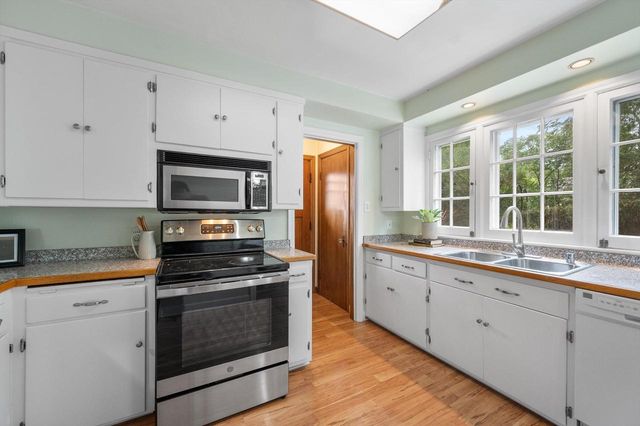 7020 N Rockledge AVENUE, Glendale, WI 53209