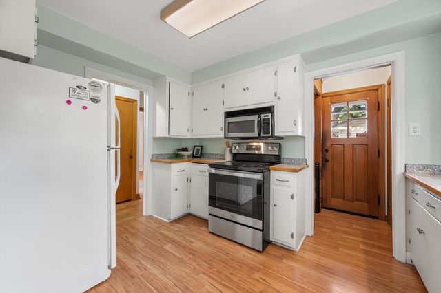 7020 N Rockledge AVENUE, Glendale, WI 53209