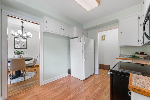 7020 N Rockledge AVENUE, Glendale, WI 53209