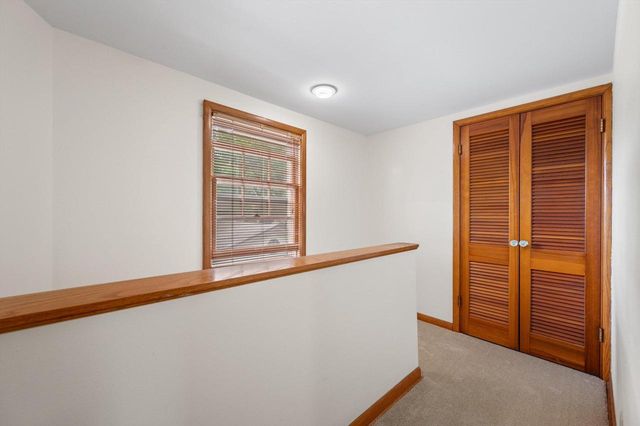 7020 N Rockledge AVENUE, Glendale, WI 53209
