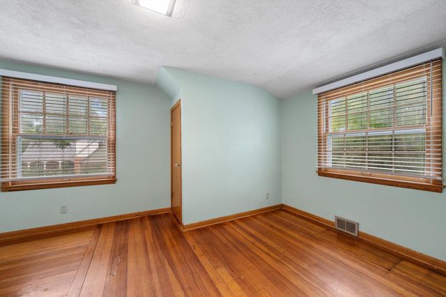 7020 N Rockledge AVENUE, Glendale, WI 53209