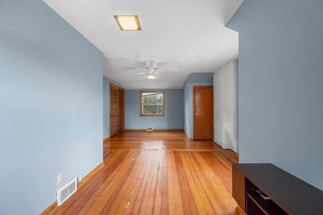 7020 N Rockledge AVENUE, Glendale, WI 53209