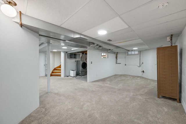 7020 N Rockledge AVENUE, Glendale, WI 53209