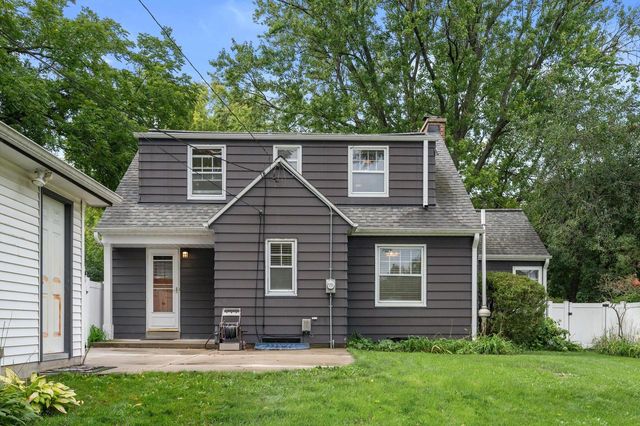 7020 N Rockledge AVENUE, Glendale, WI 53209