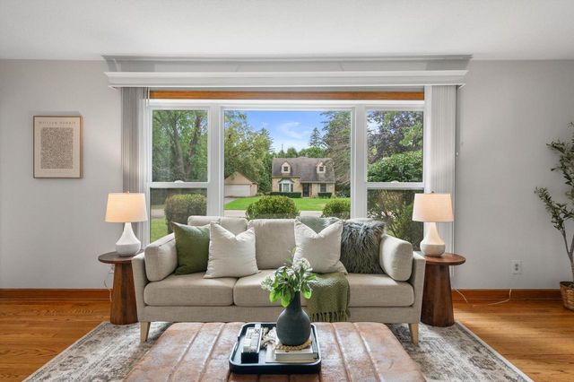 7020 N Rockledge AVENUE, Glendale, WI 53209