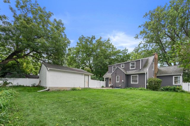7020 N Rockledge AVENUE, Glendale, WI 53209