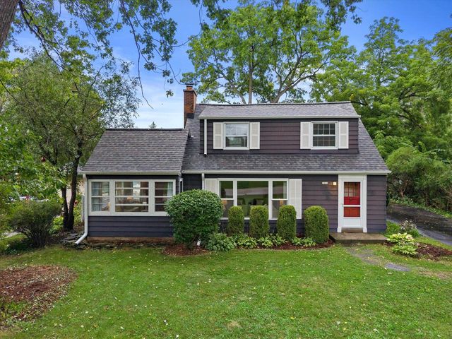 7020 N Rockledge AVENUE, Glendale, WI 53209
