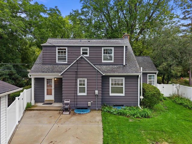 7020 N Rockledge AVENUE, Glendale, WI 53209