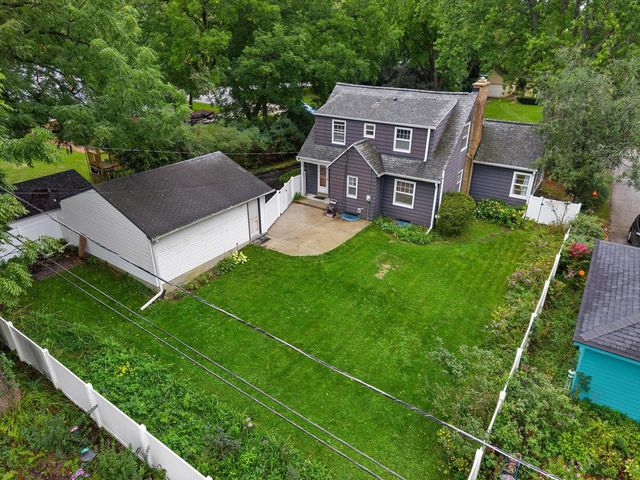 7020 N Rockledge AVENUE, Glendale, WI 53209