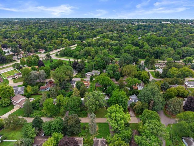 7020 N Rockledge AVENUE, Glendale, WI 53209