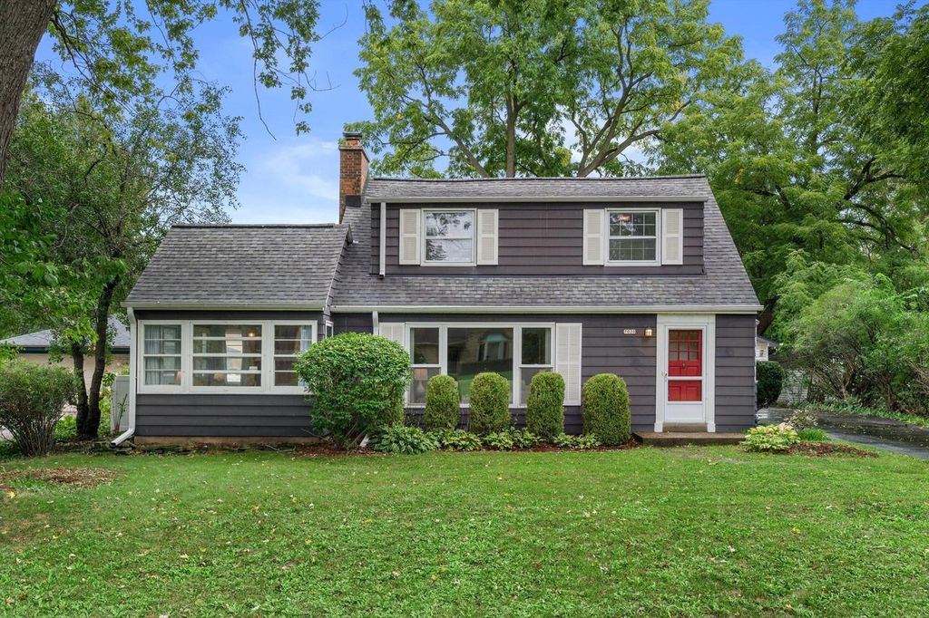 7020 N Rockledge AVENUE, Glendale, WI 53209